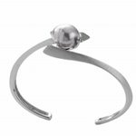 Colecci�n Rock Tipolog�a Brazalete r�gido Tratamiento Rodiado Graduaci�n de la perla 14 mm. Referencia 119570120000101 ::::Precio 150 €
